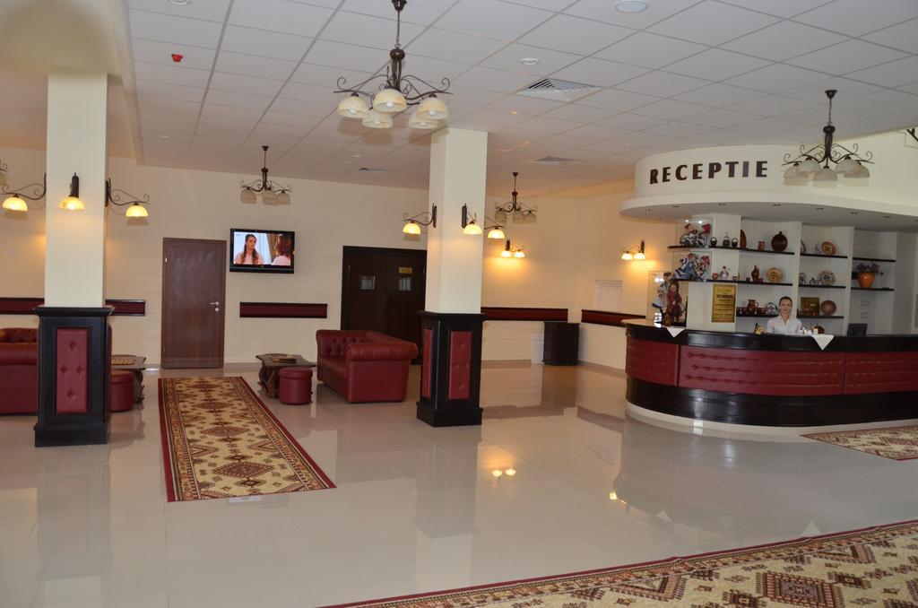 Hotel Restaurant La Conac Botiz Екстер'єр фото