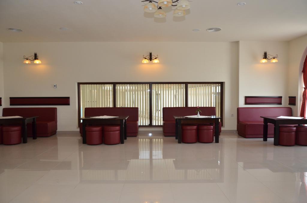 Hotel Restaurant La Conac Botiz Екстер'єр фото