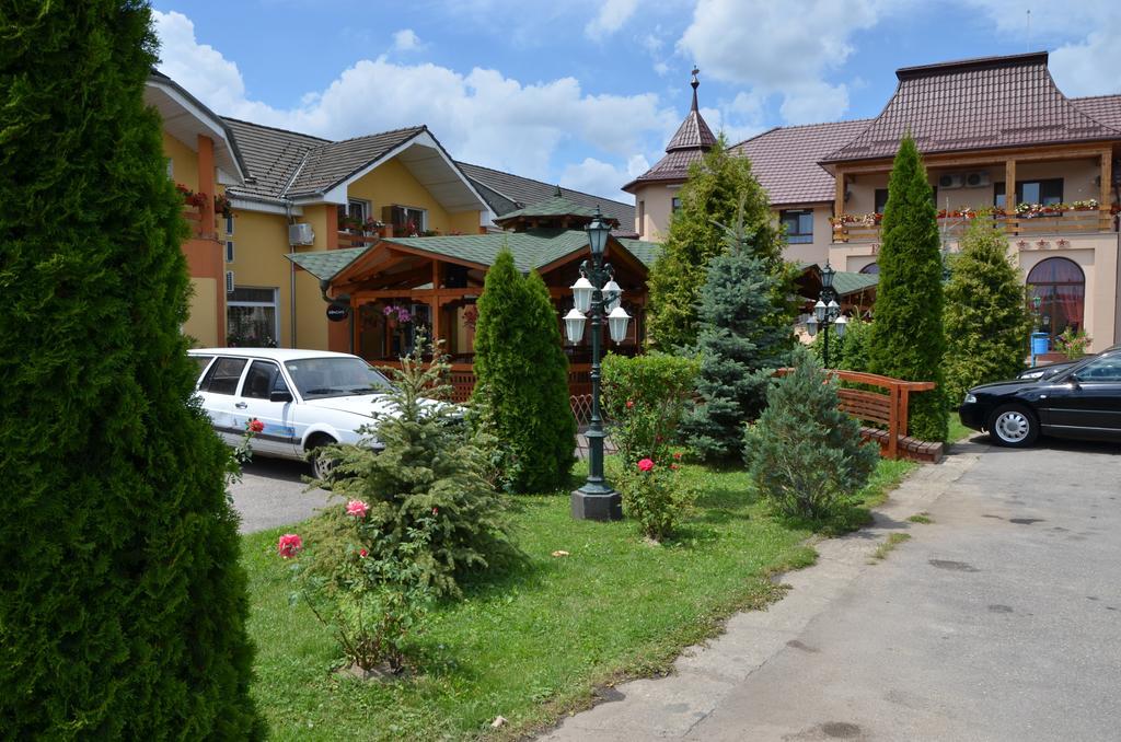 Hotel Restaurant La Conac Botiz Екстер'єр фото
