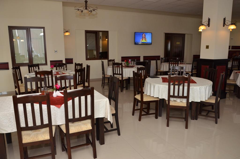 Hotel Restaurant La Conac Botiz Екстер'єр фото