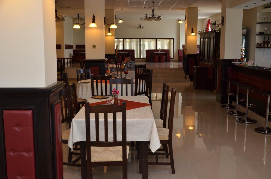 Hotel Restaurant La Conac Botiz Екстер'єр фото