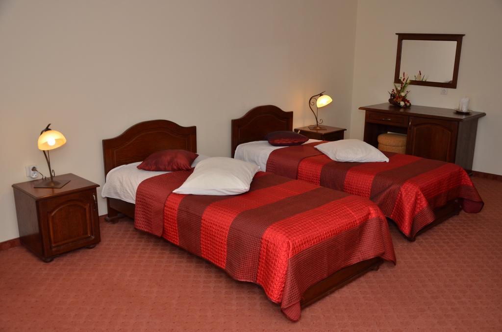 Hotel Restaurant La Conac Botiz Номер фото