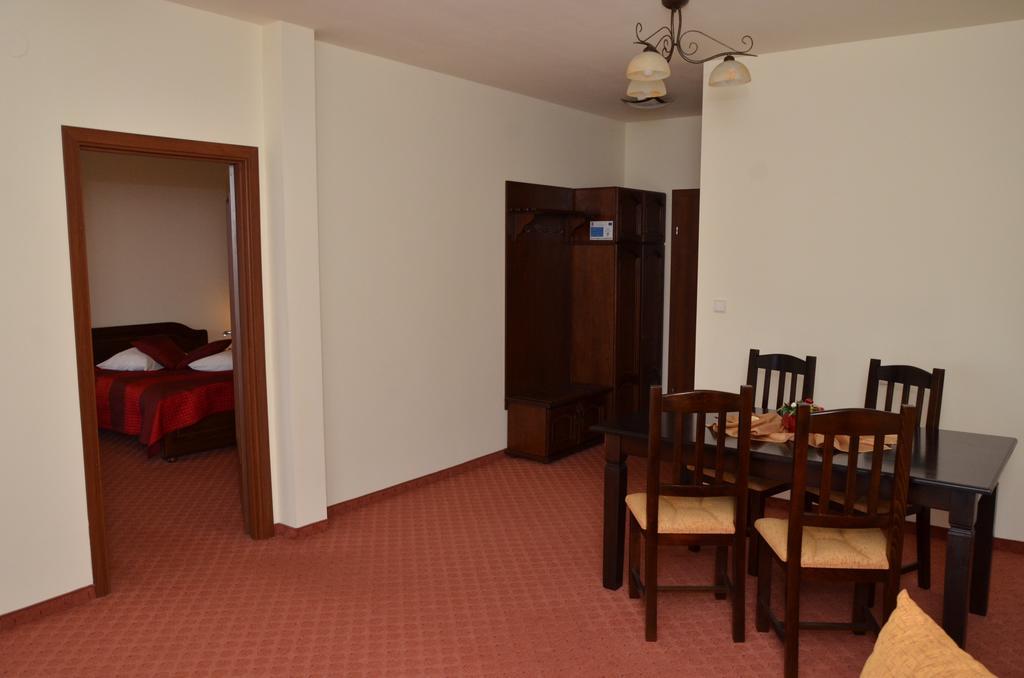 Hotel Restaurant La Conac Botiz Номер фото