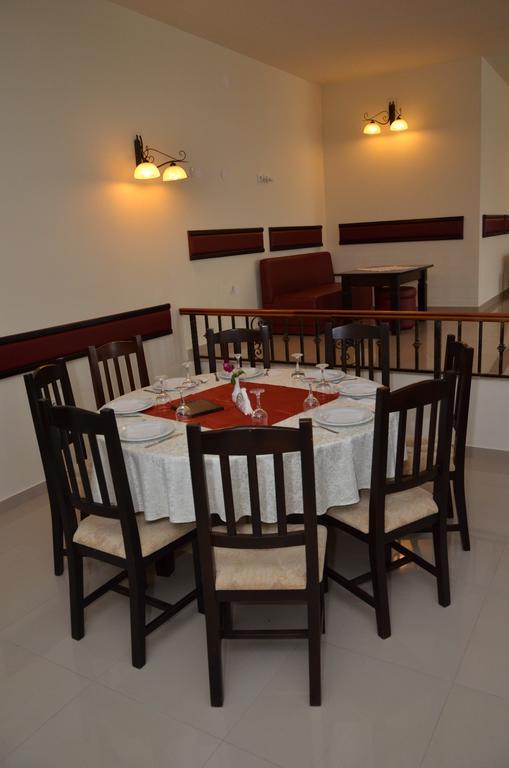 Hotel Restaurant La Conac Botiz Екстер'єр фото