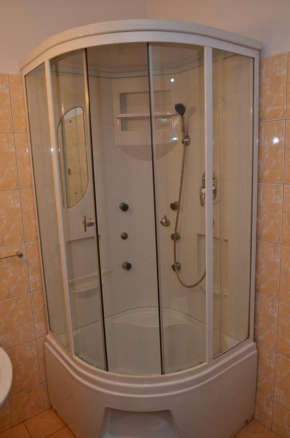 Hotel Restaurant La Conac Botiz Екстер'єр фото