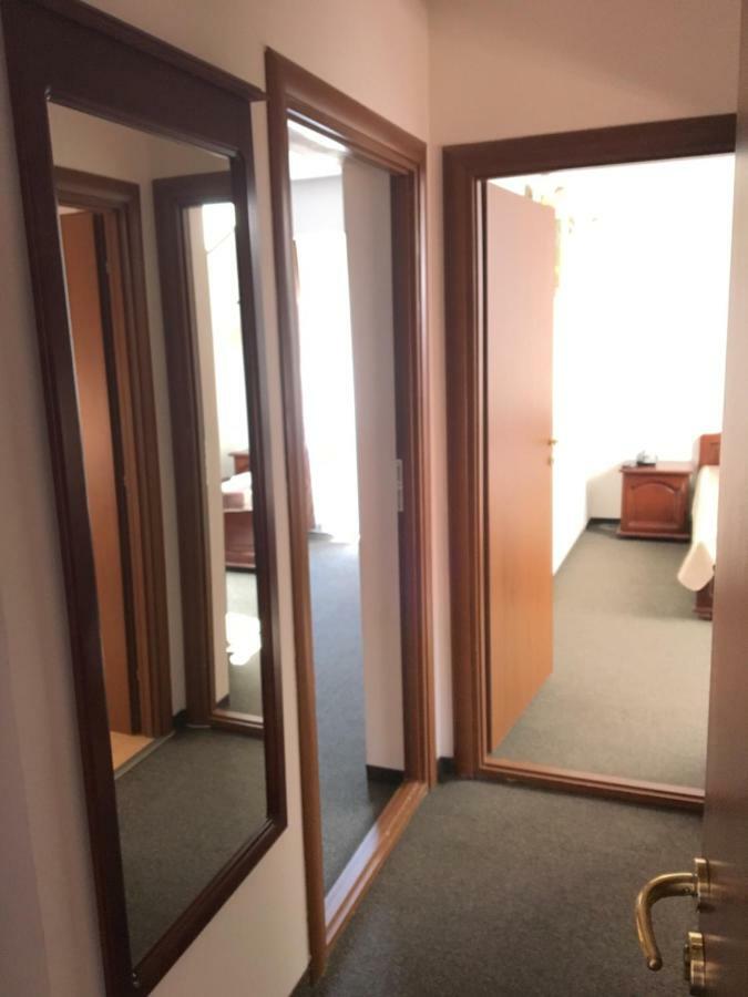 Hotel Restaurant La Conac Botiz Екстер'єр фото