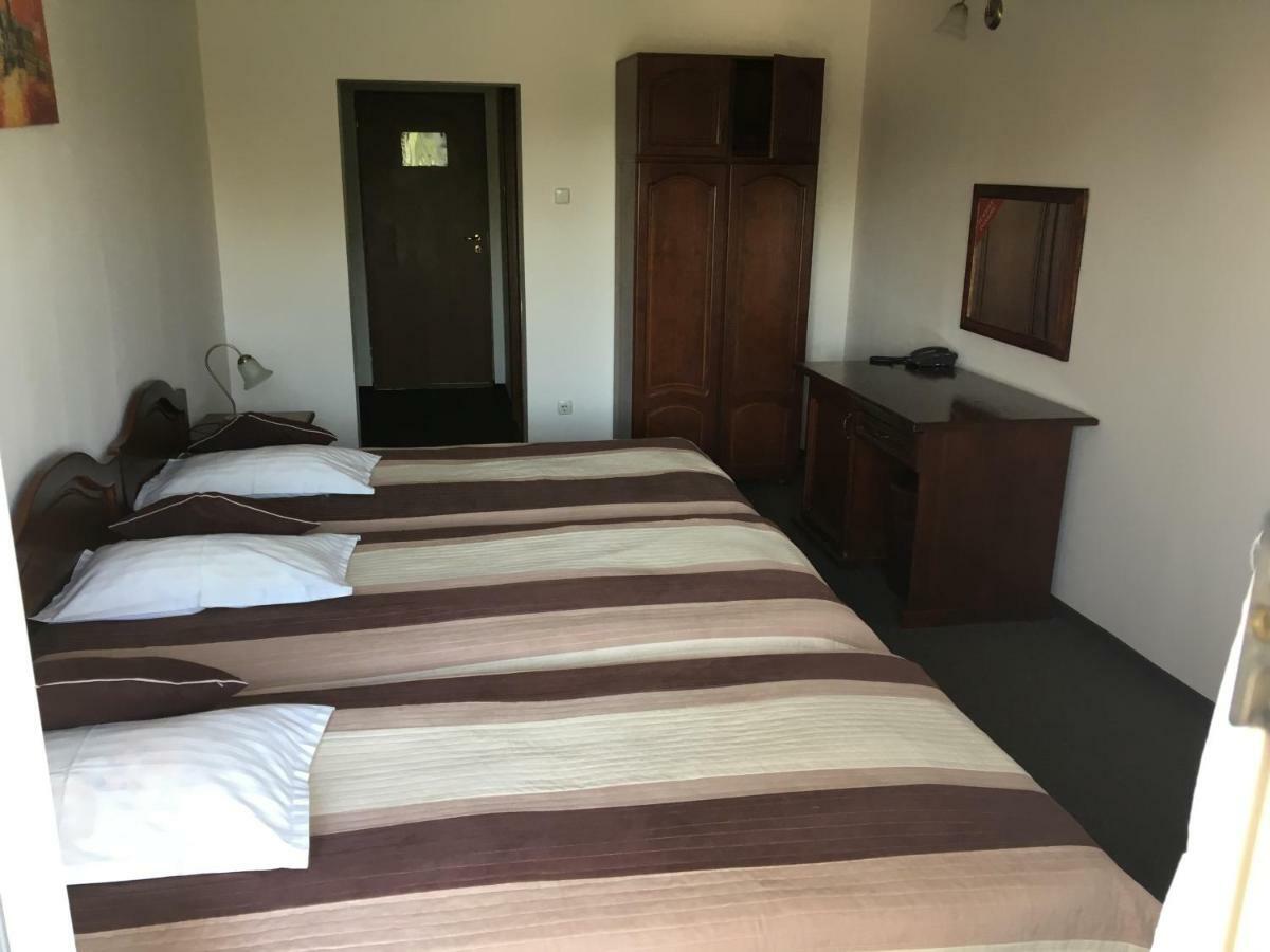 Hotel Restaurant La Conac Botiz Екстер'єр фото