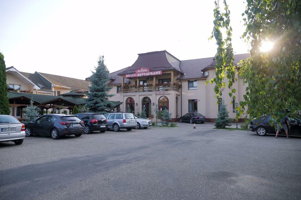 Hotel Restaurant La Conac Botiz Екстер'єр фото
