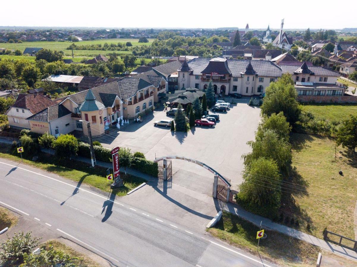 Hotel Restaurant La Conac Botiz Екстер'єр фото