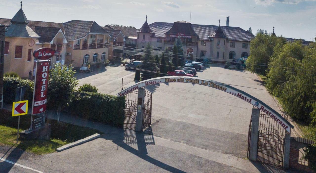 Hotel Restaurant La Conac Botiz Екстер'єр фото